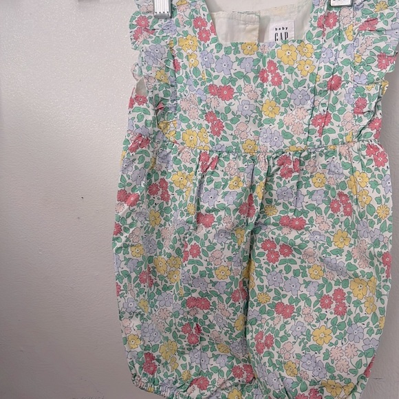 Gap Baby Rompers - Picture 2 of 3